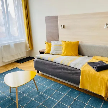 Gazde/Camere de închiriat Frank & Fang Mk1 *