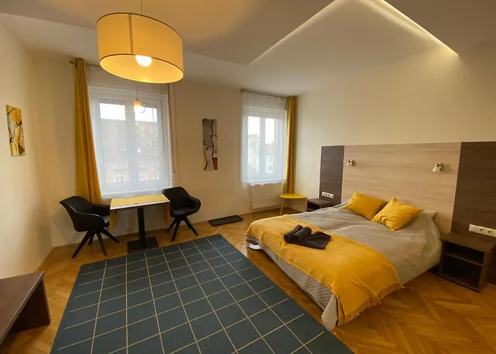 Gazde/Camere de închiriat Frank & Fang Mk1 *