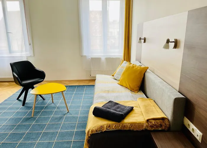 Gazde/Camere de închiriat Frank & Fang Mk1