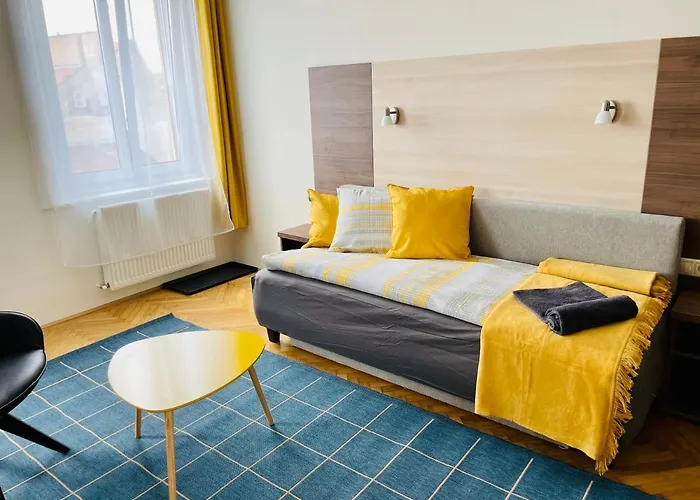 Gazde/Camere de închiriat Frank & Fang Mk1 *