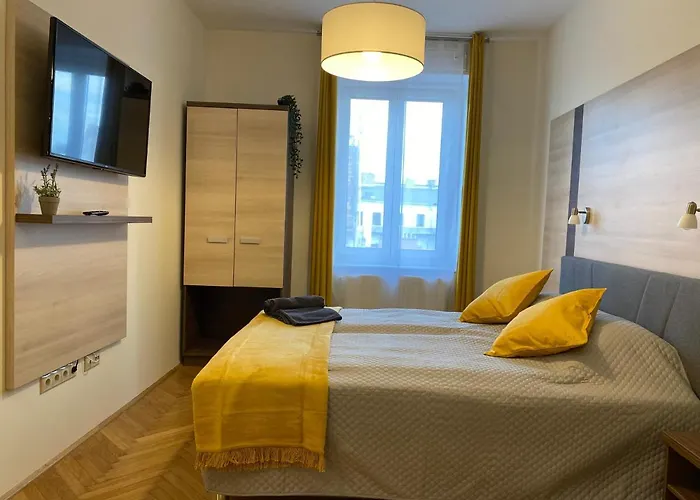 Frank & Fang Mk1 Gazde/Camere de închiriat *