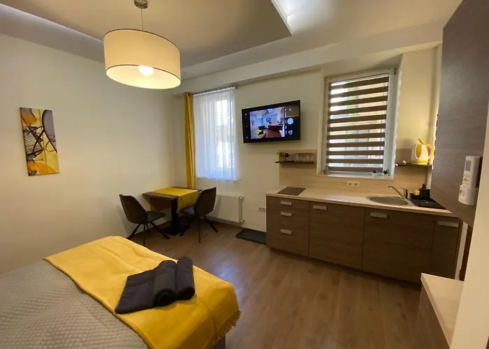 Gazde/Camere de închiriat Frank & Fang Mk1